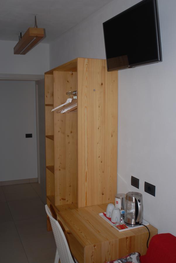 B&B Alciliegio Casnate Con Bernate Exterior photo